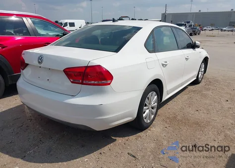 2013 Volkswagen Passat 2.5L Wolfsburg Edition z USA, uszkodzony, nr VIN 1VWAH7A38DC141947
